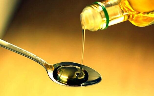 Cleaning the child's body from worms with castor oil or linseed oil